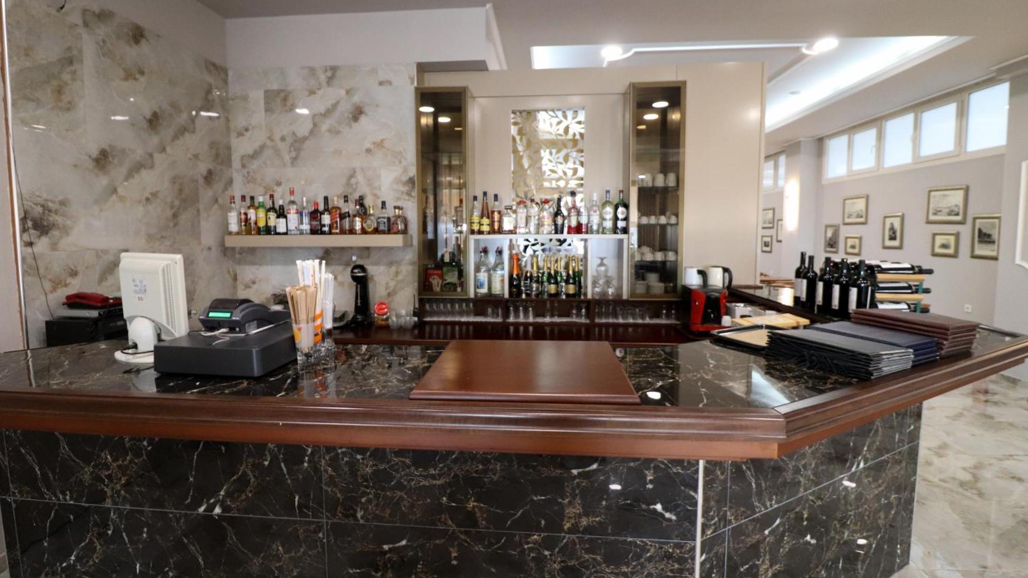 Hotel Orfeas Калампака Екстериор снимка