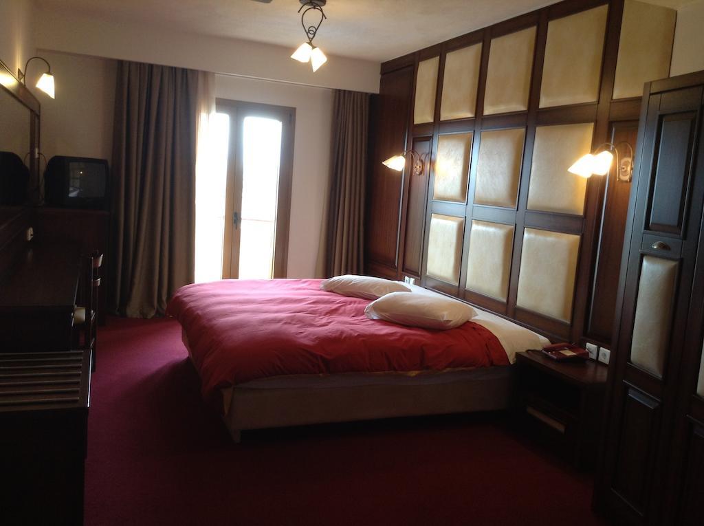 Hotel Orfeas Калампака Екстериор снимка