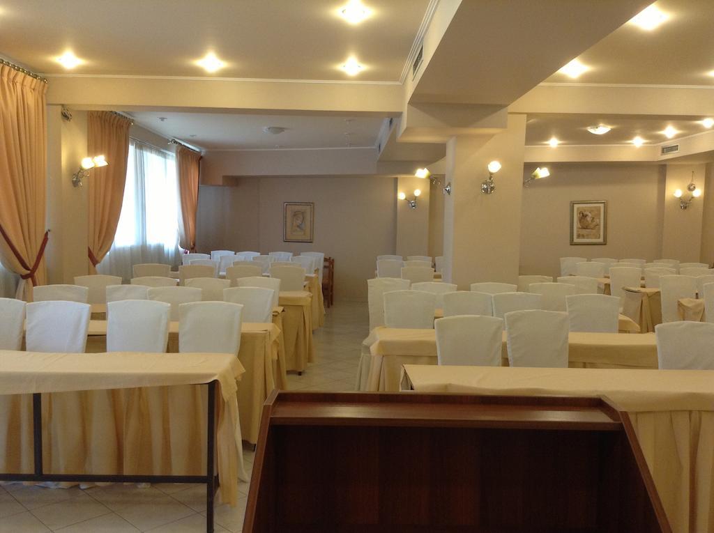 Hotel Orfeas Калампака Екстериор снимка