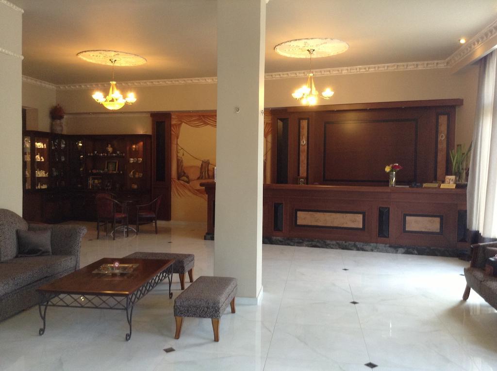 Hotel Orfeas Калампака Екстериор снимка