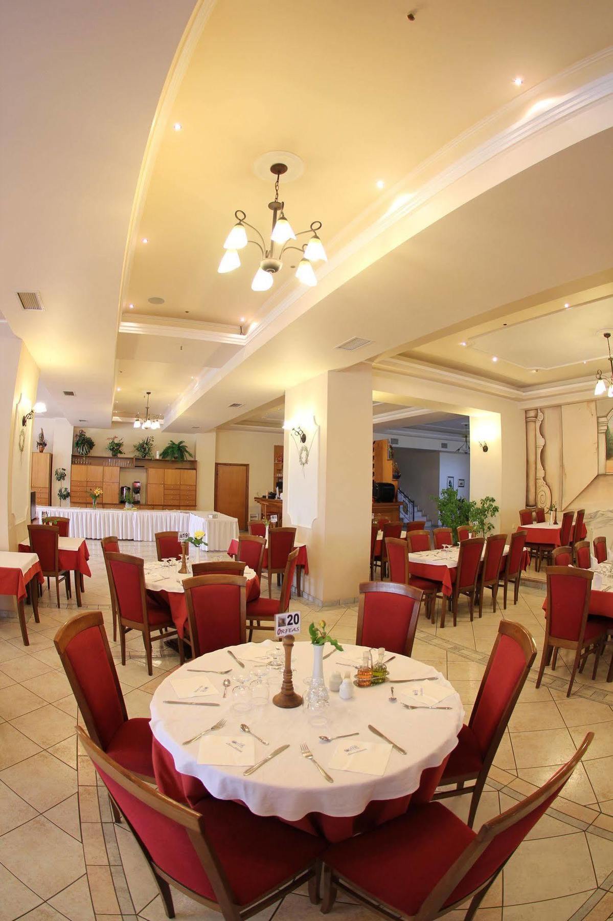 Hotel Orfeas Калампака Екстериор снимка
