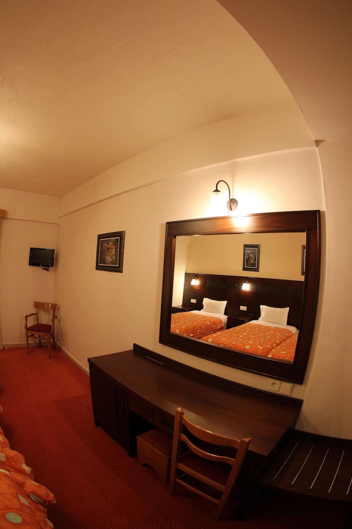 Hotel Orfeas Калампака Екстериор снимка