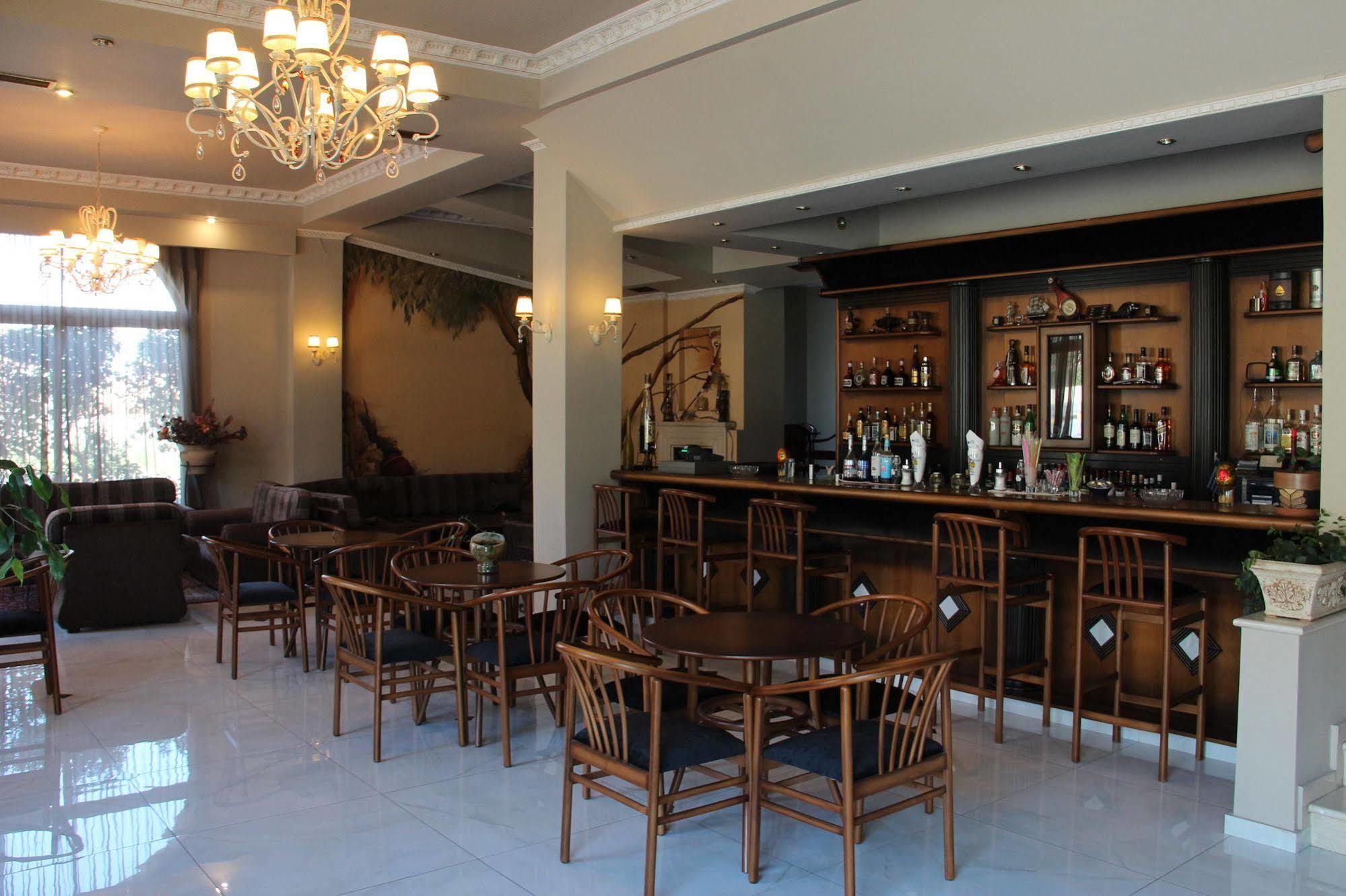 Hotel Orfeas Калампака Екстериор снимка